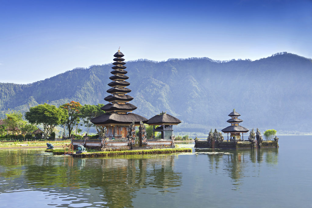 Ilha de Bali e templos hinduístas.
