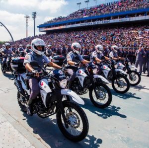 Policiais militares formados nesta quinta (17) atuarão no litoral durante a Operação Verão.
