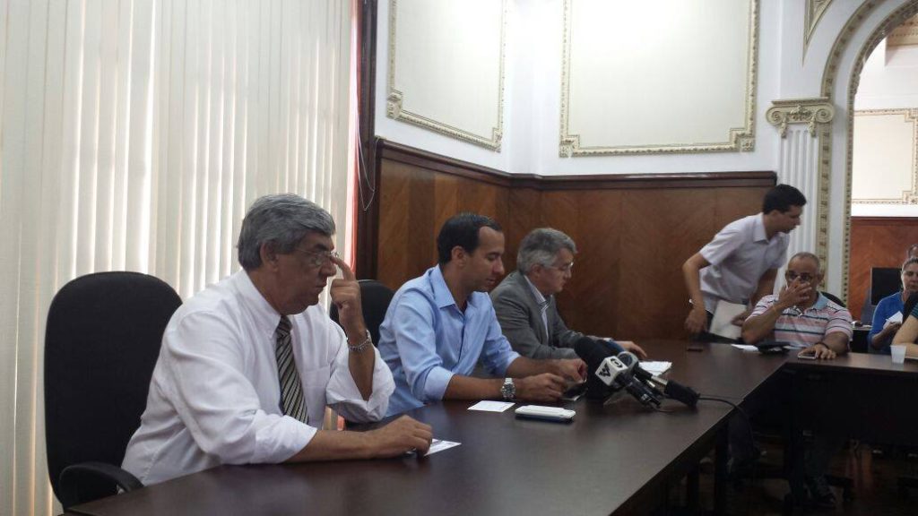 Prefeitura de Santos anuncia abono, mas sindicatos exigem reajuste