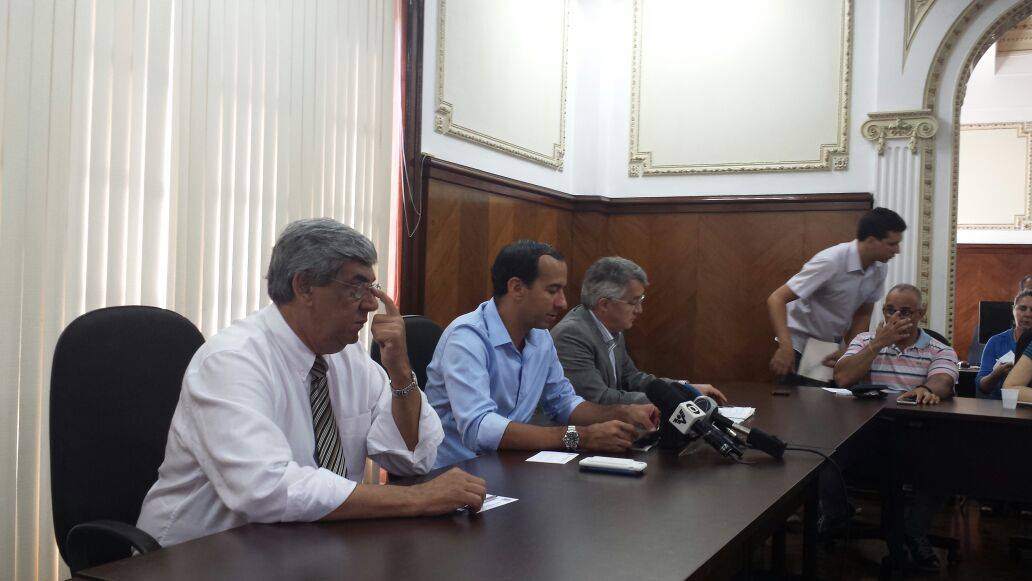 O prefeito Paulo Alexandre Barbosa destacou que a queda na arrecadação municipal impede o reajuste salarial pretendido pelos sindicatos, cuja data-base da categoria é fevereiro.