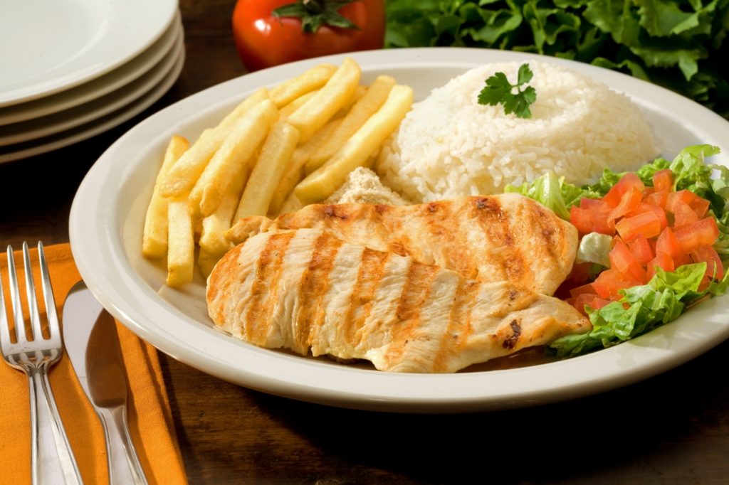 Santos tem a segunda refeição mais cara no Estado e nona no País