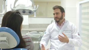 O dentista estomatologista José Narciso Rosa Assunção Junior salienta a necessidade de cuidados com a saúde bucal e os possíveis tratamentos