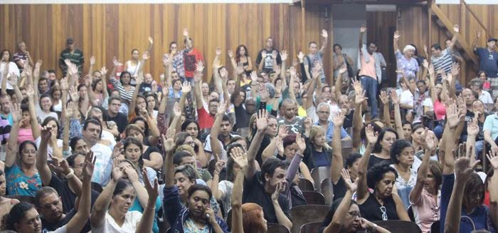 Reunidos na noite de quarta, os servidores resolveram acabar com a maior greve da categoria, que completou 42 dias