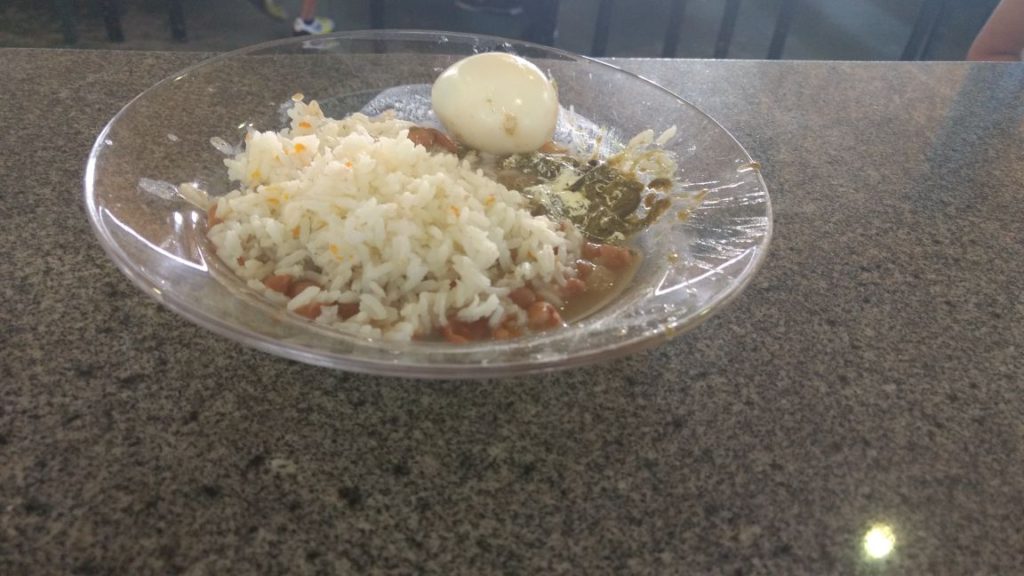 Fezes de pombas se misturam a merenda em escola de Santos