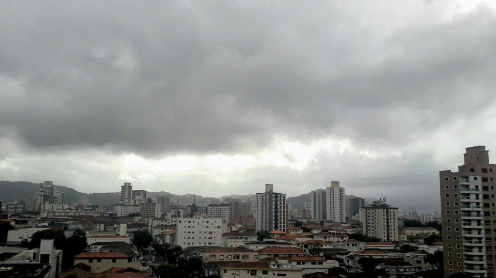 Chegada de massa de ar frio derruba a temperatura na Baixada Santista