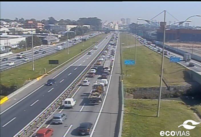 Rodovia Anchieta tem tráfego lento na chegada a São Paulo