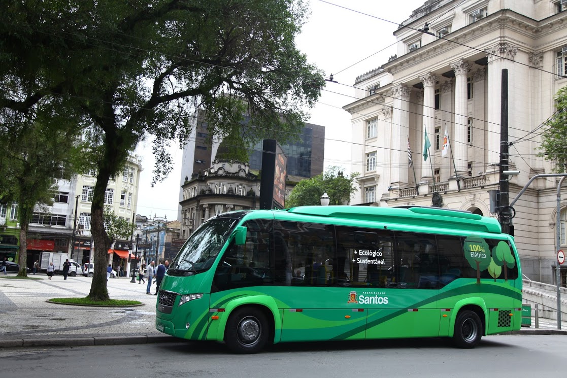 ônibus verde em Santos