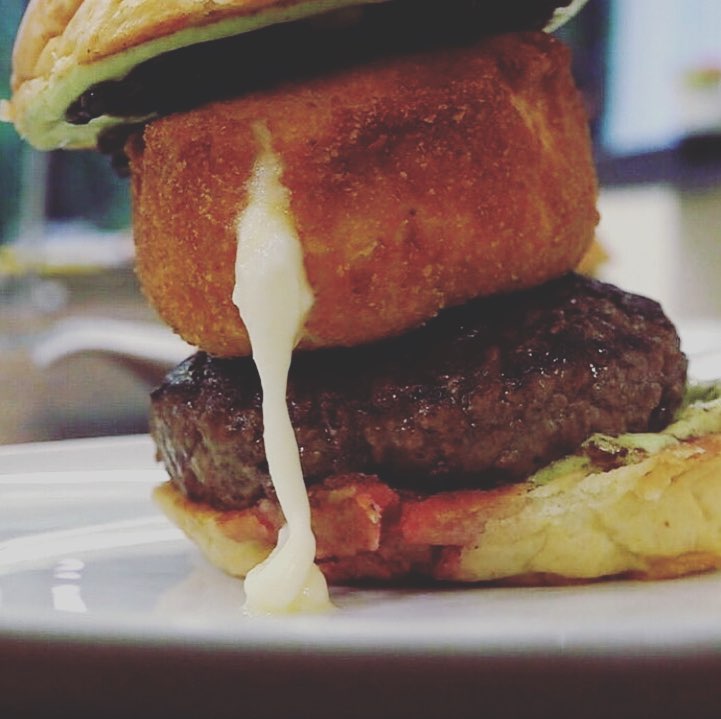 Camemburger faz sucesso e ganha título