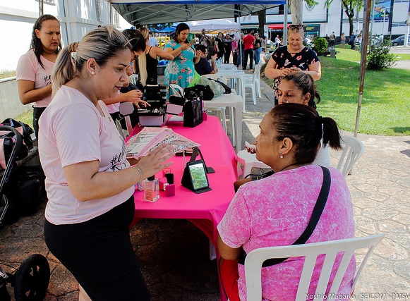 Serviços como limpeza de pele, maquiagem e cuidados com os cabelos ocorrem na Área Continental de São Vicente