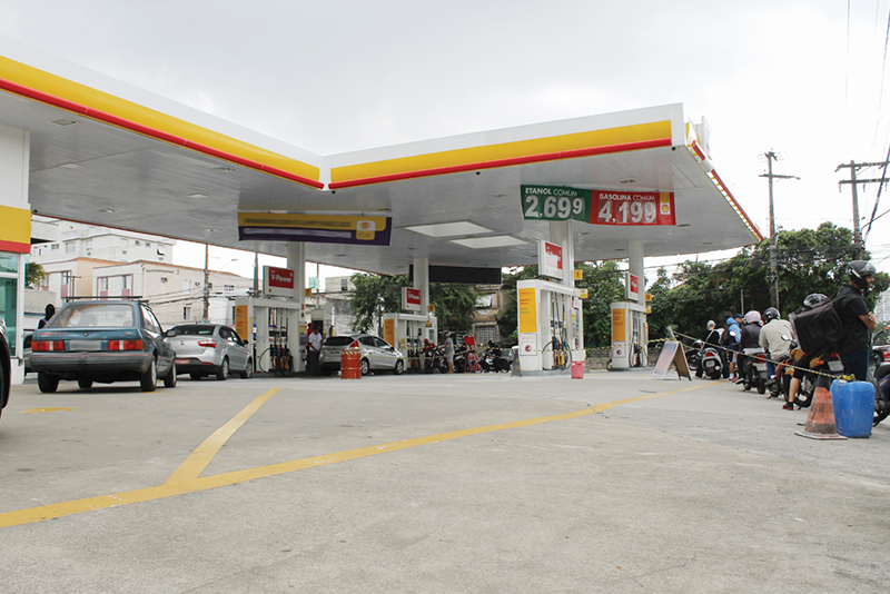 Baixada Santista aguarda pela chegada de combustíveis em postos