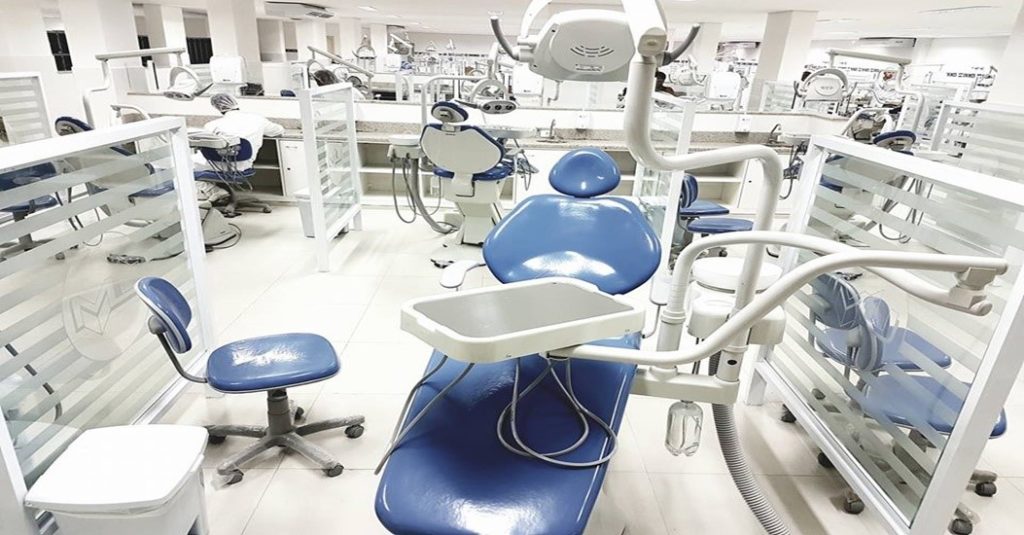 Unimes oferece tratamento de implantes dentários e promove palestra gratuita