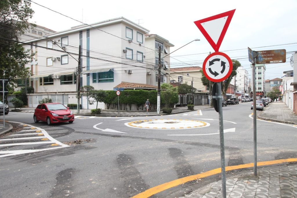 Novos semáforos vão ampliar a segurança em quatro cruzamentos