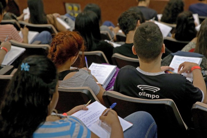 Estudantes têm até o dia 28 de dezembro para aderir pelo sistema eletrônico