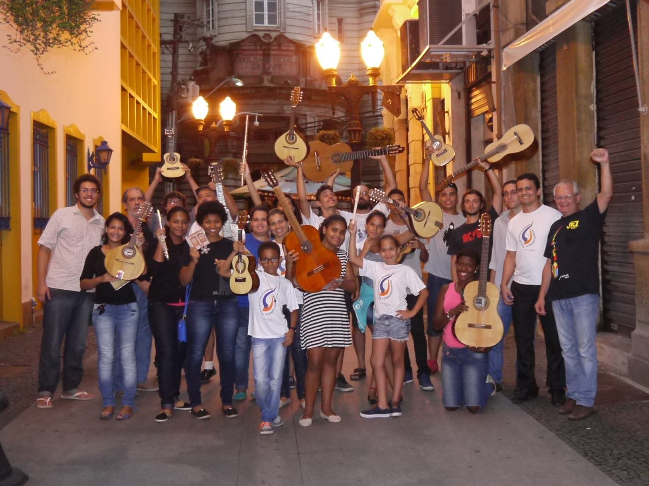 Escola de Choro e Cidadania Luizinho 7 Cordas