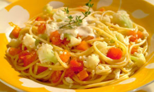 espaguete com ricota e legumes