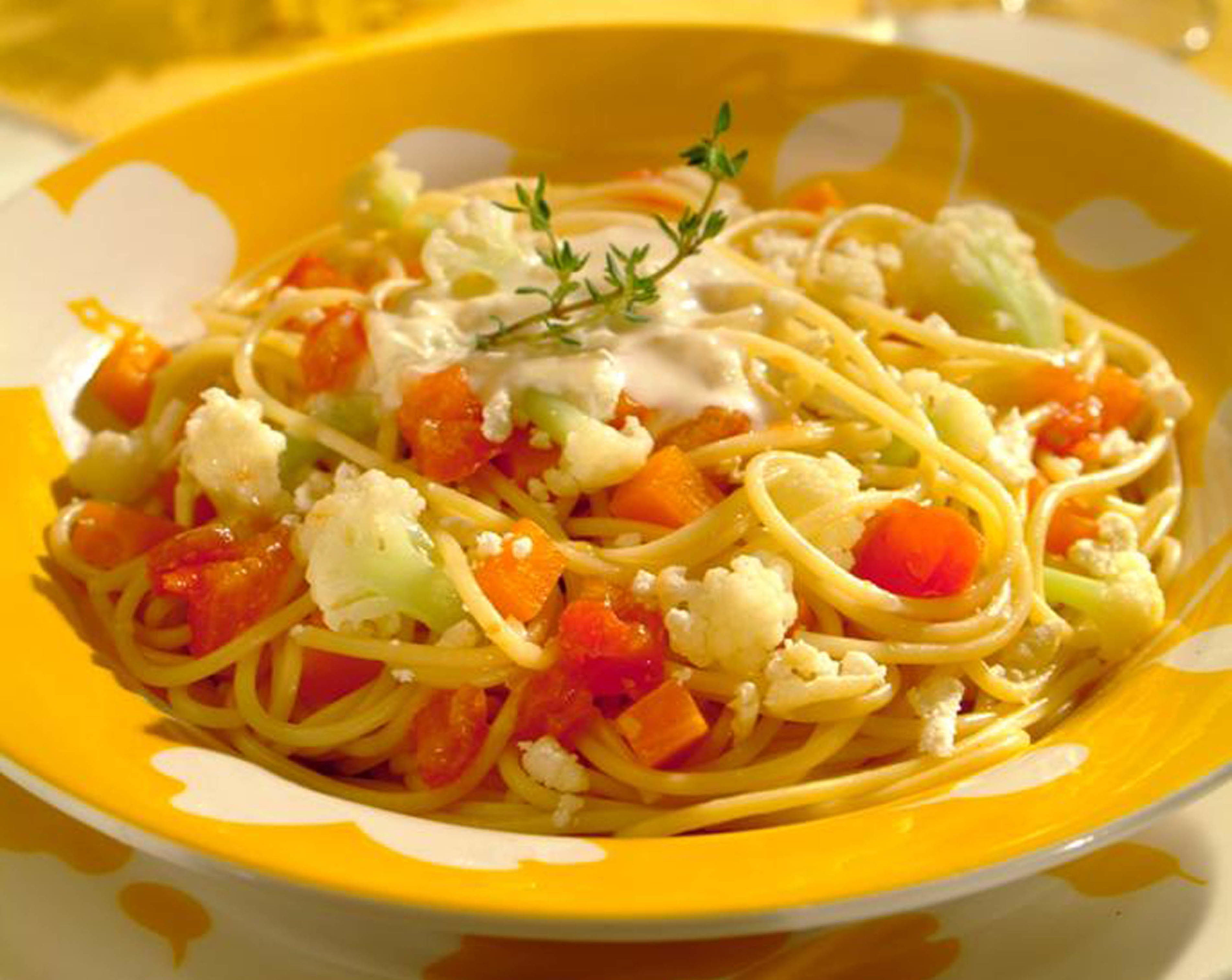 espaguete com ricota e legumes