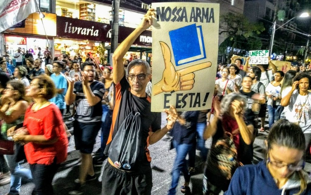 manifestação educação