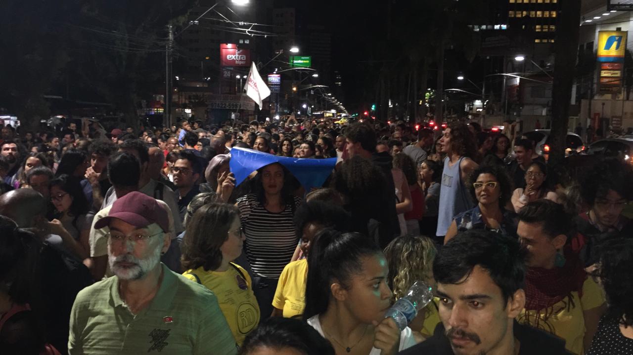 manifestação educação