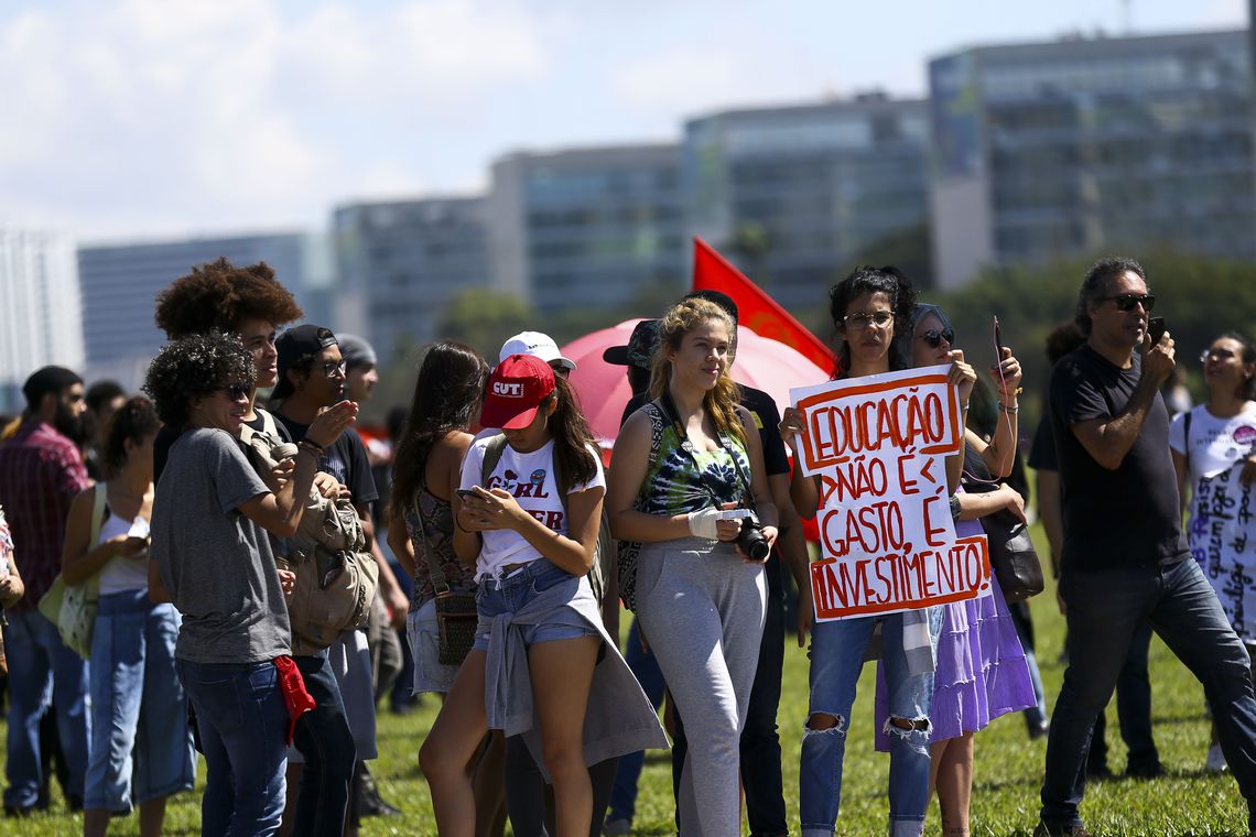 manifestações educação