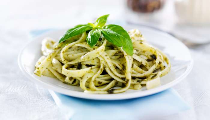 macarrão fettuccine ao pesto