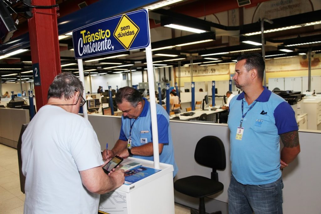 Campanha orienta sobre a nova Zona Azul Digital de Santos