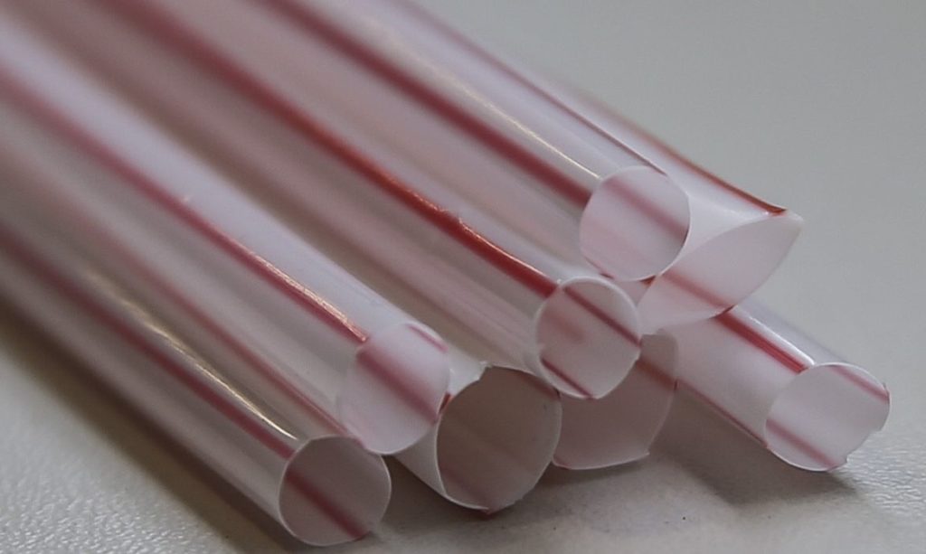 Lei que proíbe canudos de plástico começa a ser aplicada em São Paulo