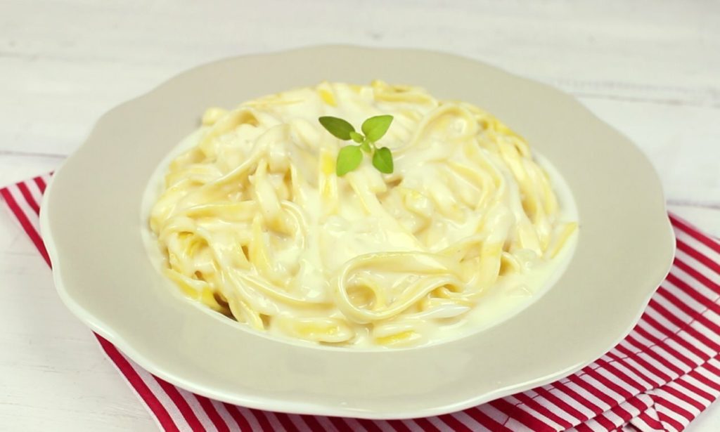 molho branco com parmesão 