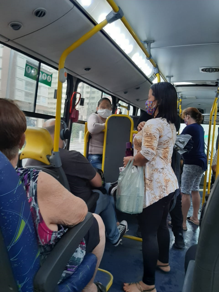 Difícil rotina para quem usa o transporte público em tempos de pandemia