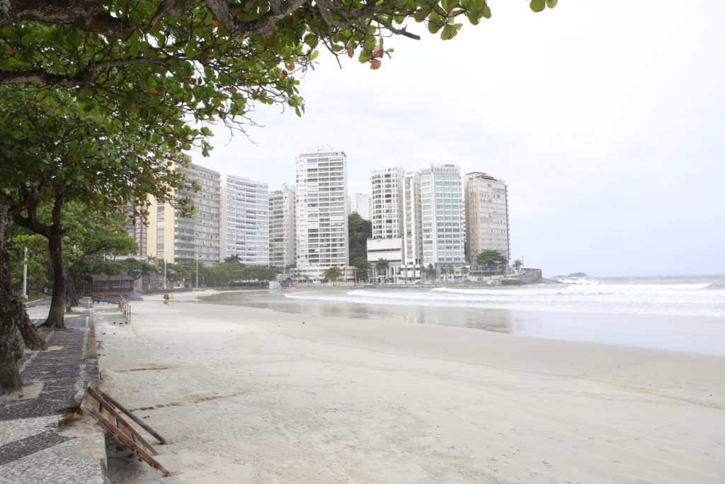 Novo decreto define regras para ambulantes nas praias de Guarujá