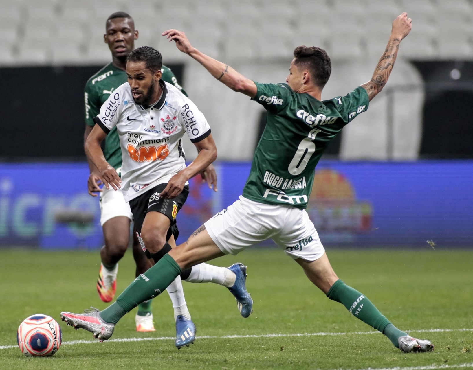 Decisão e rivalidade: Corinthians e Palmeiras buscam o título estadual