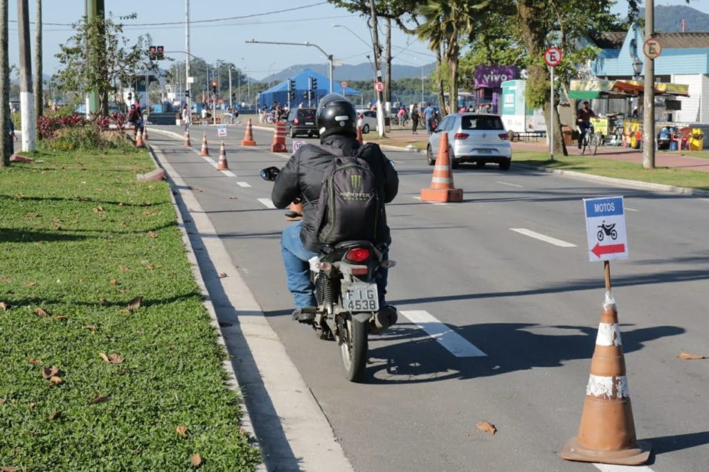 Começa a funcionar o novo acesso de motos à balsa na Ponta da Praia
