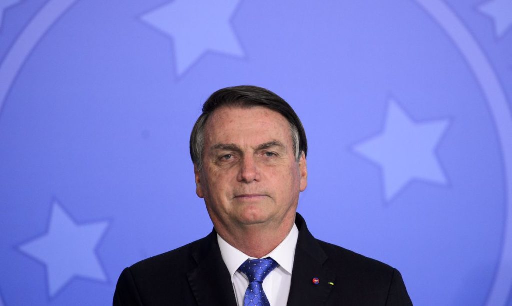 Jair Bolsonaro avalia nova cirurgia abdominal após realização de exames