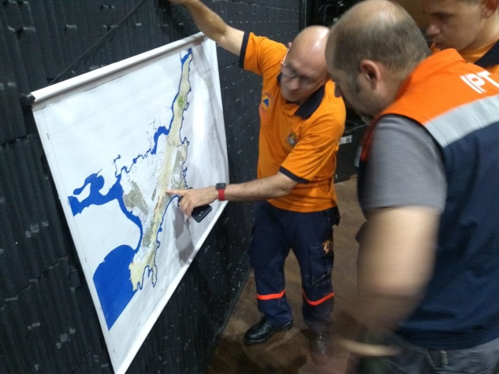 Chuva forte em São Carlos causa alagamentos. Confira o vídeo