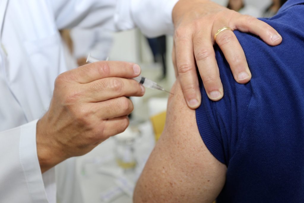 Guarujá prepara 22 postos para iniciar vacinação contra a Covid-19