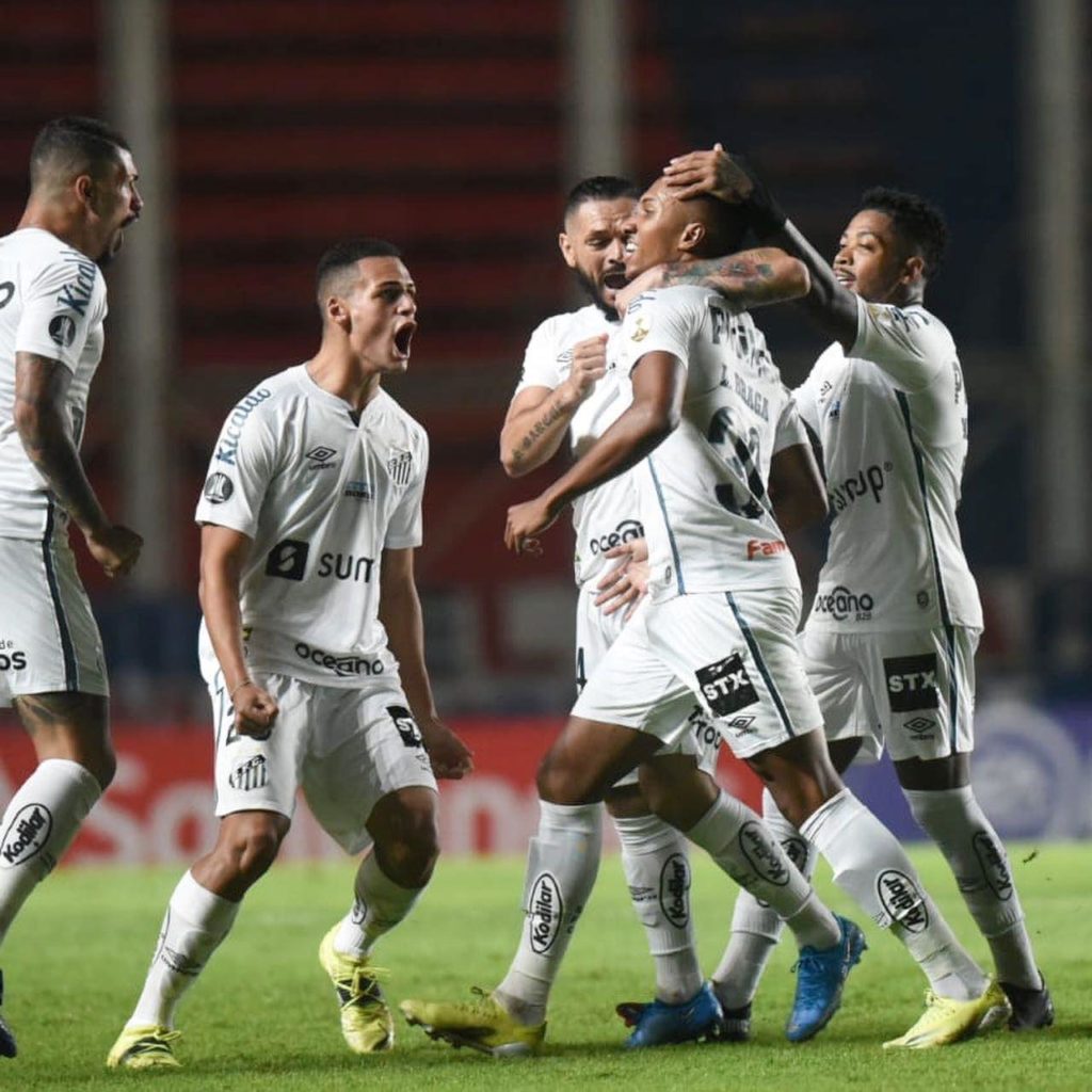 Santos vence San Lorenzo e se aproxima da classificação