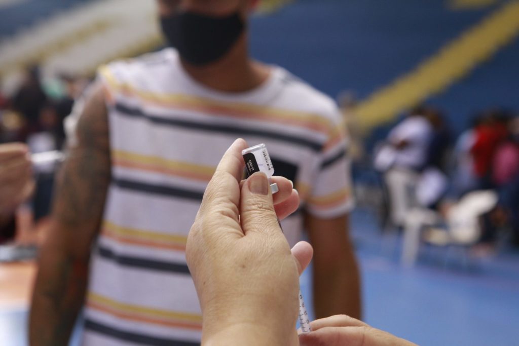 Guarujá ultrapassa marca de mais 300 mil doses aplicadas contra a Covid-19