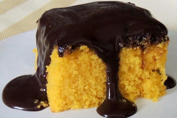 Aprenda a fazer um irresistível bolo de cenoura com calda de chocolate -  Espaço Gourmet