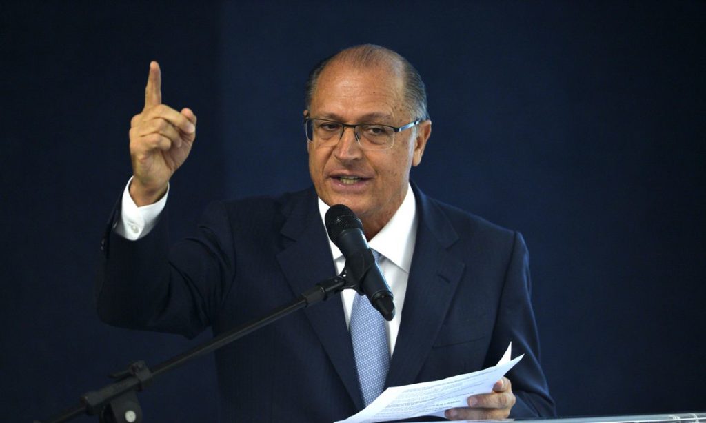 Geraldo Alckmin anuncia saída do PSDB