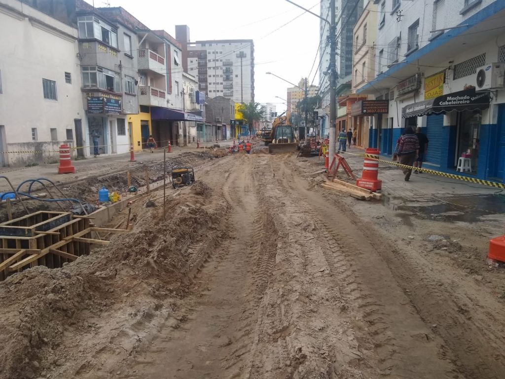 Obras do VLT avançam e prejudicam comerciantes do Macuco