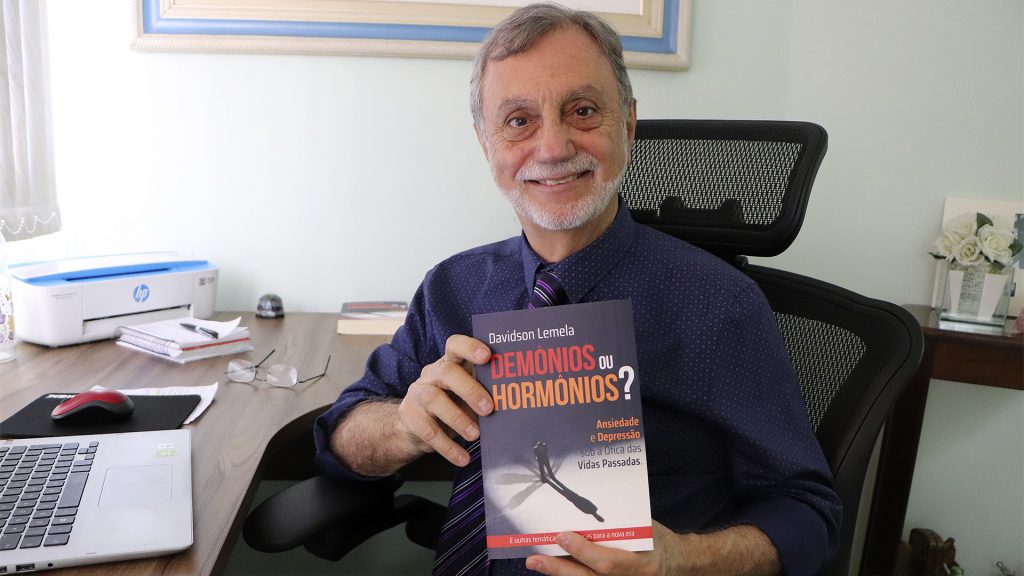 Livro aborda ansiedade e depressão sob a ótica das vidas passadas