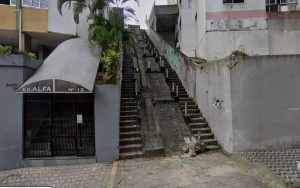 Morro em Santos ganha nova escada com sistema de drenagem