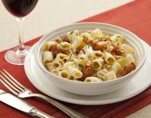 Penne ao Molho Cremoso de Avelãs e Pancetta
