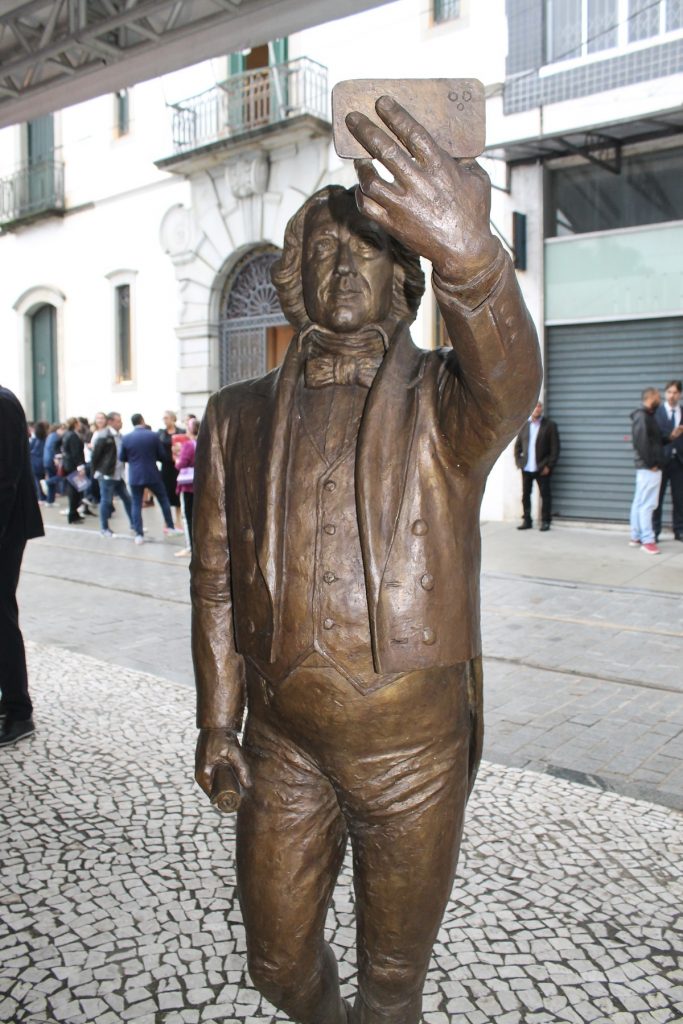 Santos em Cena resgata a história da cidade com teatro ao ar livre