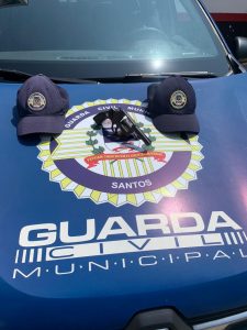 GCM de Santos detém dois jovens após roubo e apreendem arma de fogo