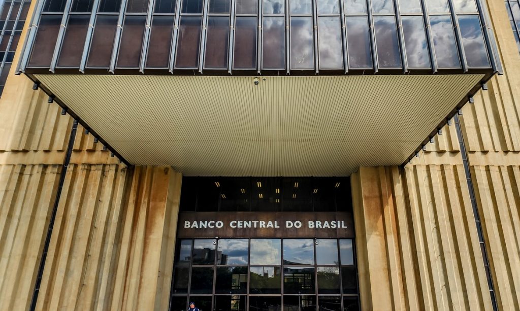 Mercado financeiro eleva projeção do PIB para 2,25% em 2025