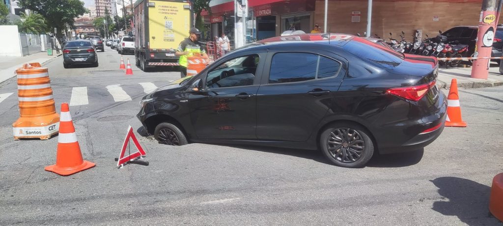 Após carro danificado, Sabesp interdita trecho no Boqueirão para obras