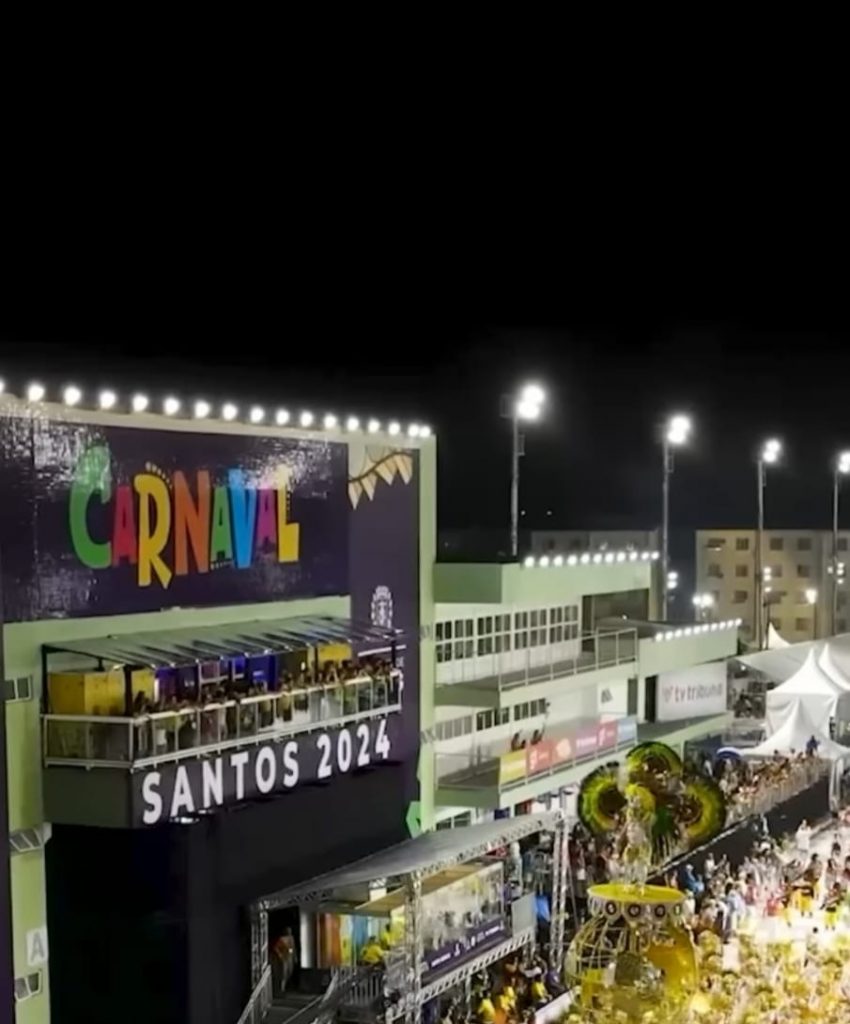 Local interditado para obras vira cobertura durante desfiles de Carnaval