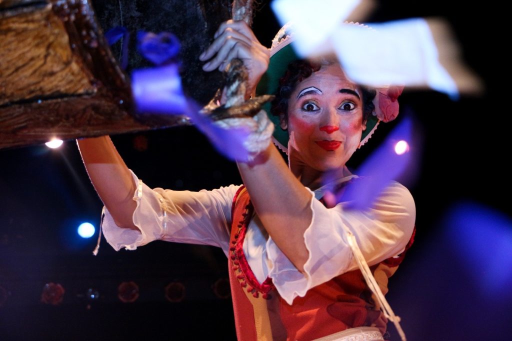 Espetáculo “Acrobatas Saltitantes” tem temporada gratuita no litoral paulista