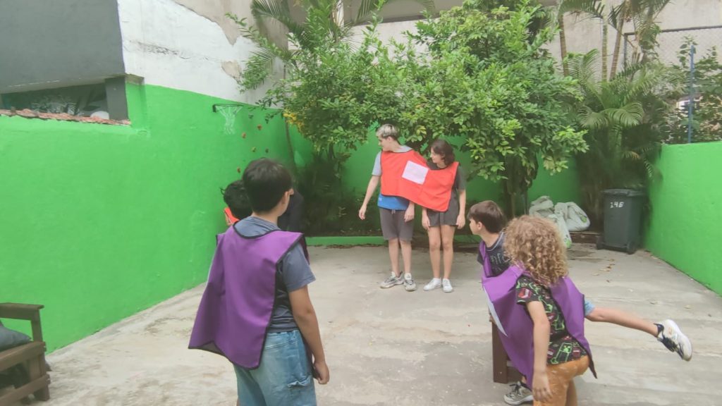 Crianças e adolescentes podem participar de oficinas gratuitas em inglês