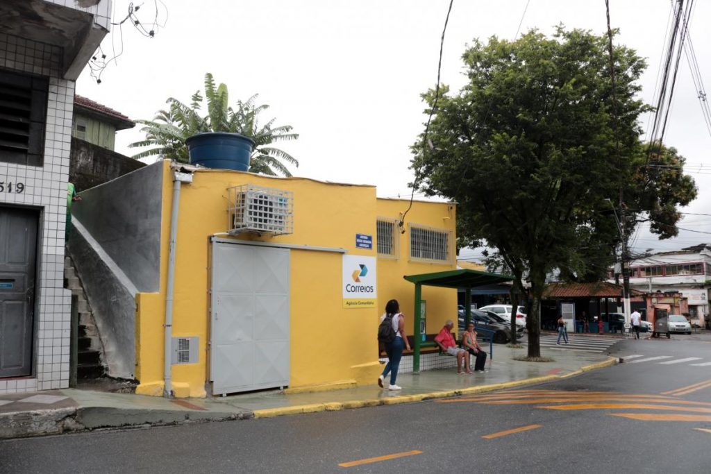 Primeira agência dos Correios nos morros é inaugurada em Santos